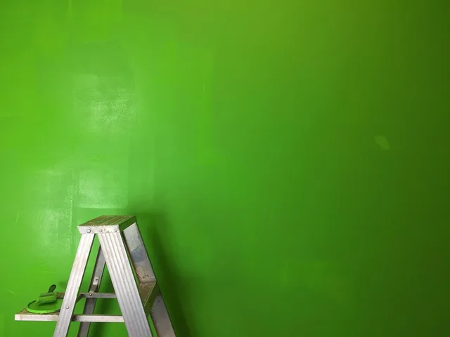 ladder, green, mac wallpaper, full hd wallpaper, greenscreen, paint, green screen, wallpaper hd, cool backgrounds, green background, free background, beautiful wallpaper, background, indoors, wall, 4k wallpaper, iphone 6 plus, wallpaper 4k, 4k wallpaper 1920x1080, free wallpaper, tool, paintbrush, laptop wallpaper, paint brush, green wall, green painting, hd wallpaper, green paint, green tools, windows wallpaper, desktop backgrounds, green iphone. Green screen lighting mistakes that break a UK streamer's key